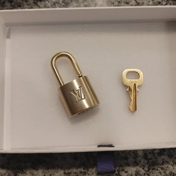 Louis Vuitton Padlock with Key #305. Made in France. - Picture 15 of 16